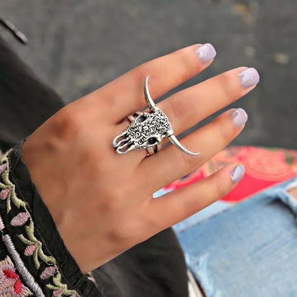 Bohemian Bull Head Skull Silver Ring - Picture 4 of 6